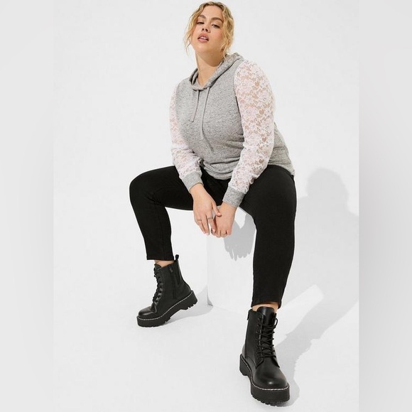 NWT Torrid Classic Fit Cozy Fleece Lace Sleeves
Hoodie in Gray Size 4 (4X) - Picture 3 of 12